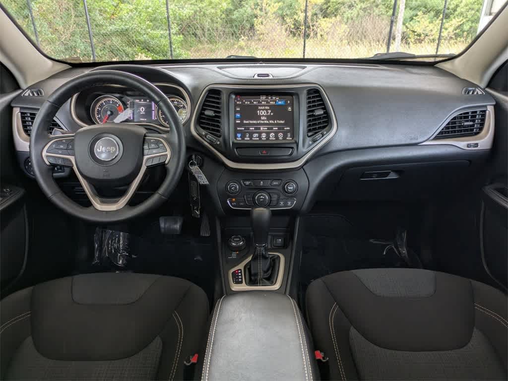 Thumbnail: 2016 Jeep Cherokee - 18