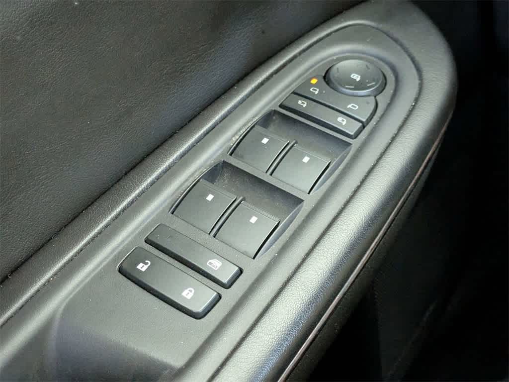 Thumbnail: 2017 Chevrolet Traverse - 35