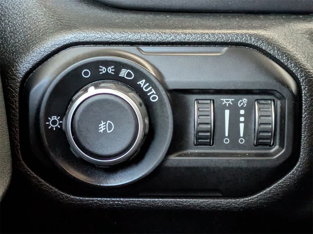 Thumbnail: 2021 Jeep Wrangler - 28