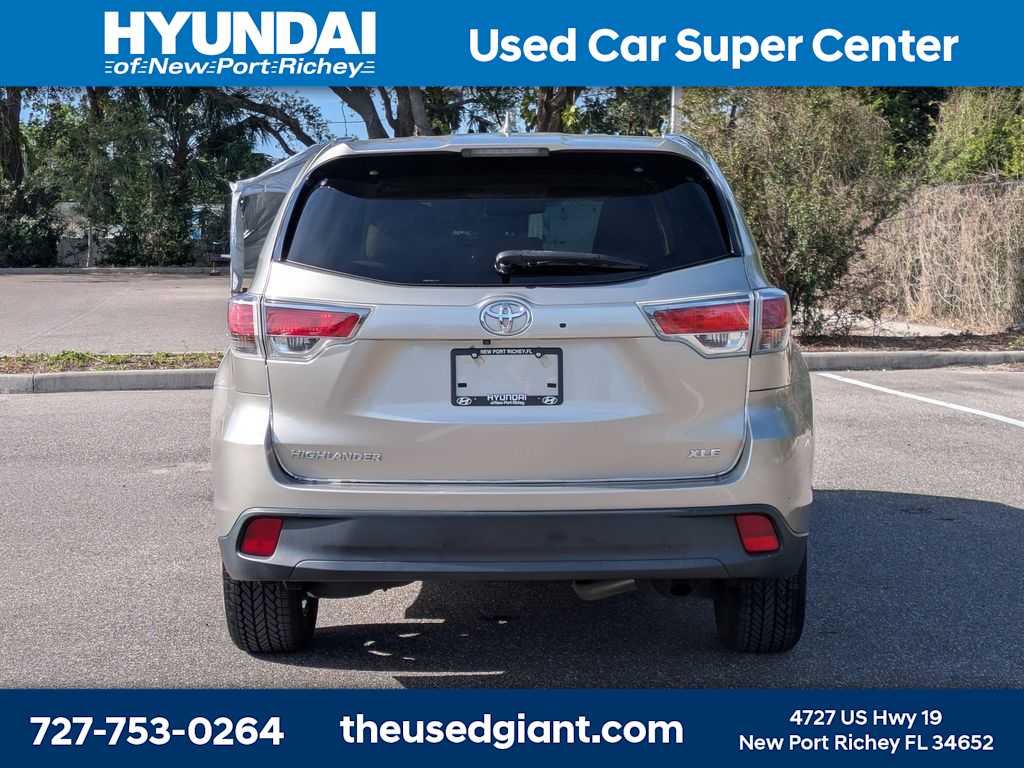 Thumbnail: 2016 Toyota Highlander - 4