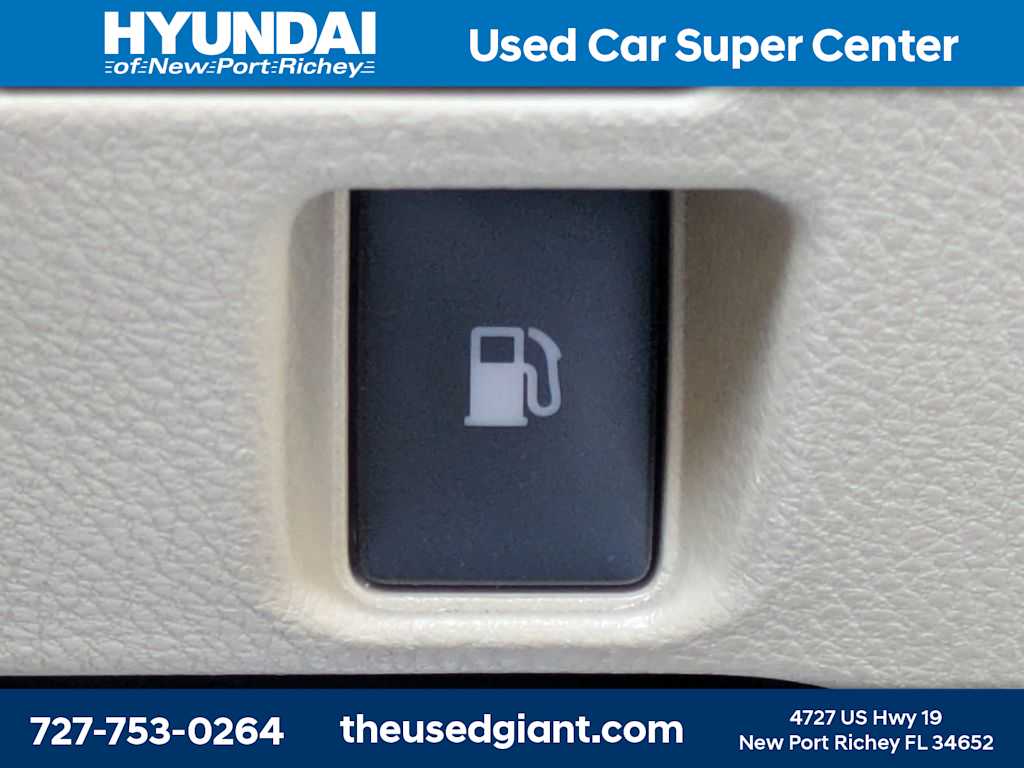 Thumbnail: 2016 Toyota Highlander - 33