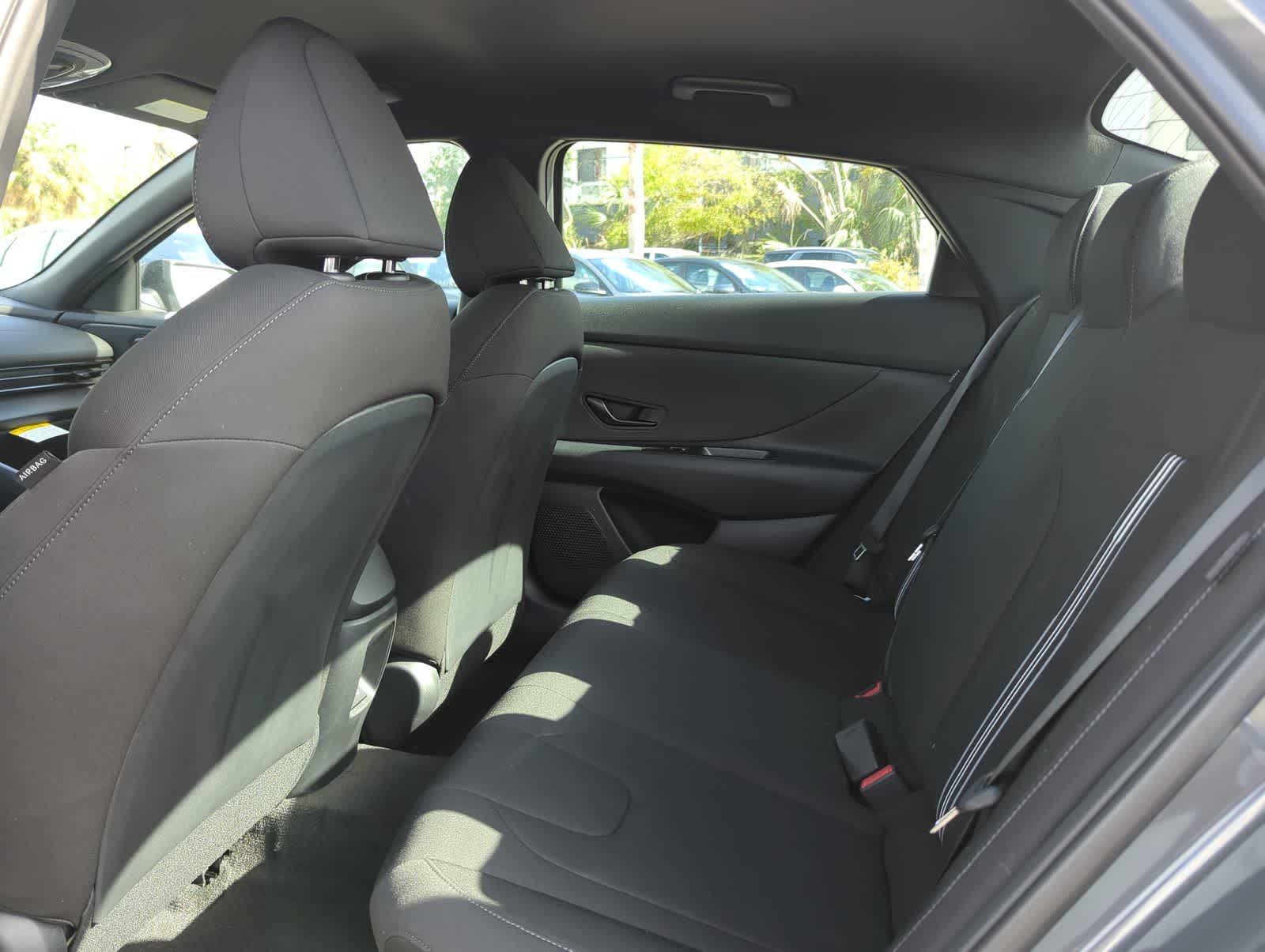 2025 Hyundai Elantra Sport 17