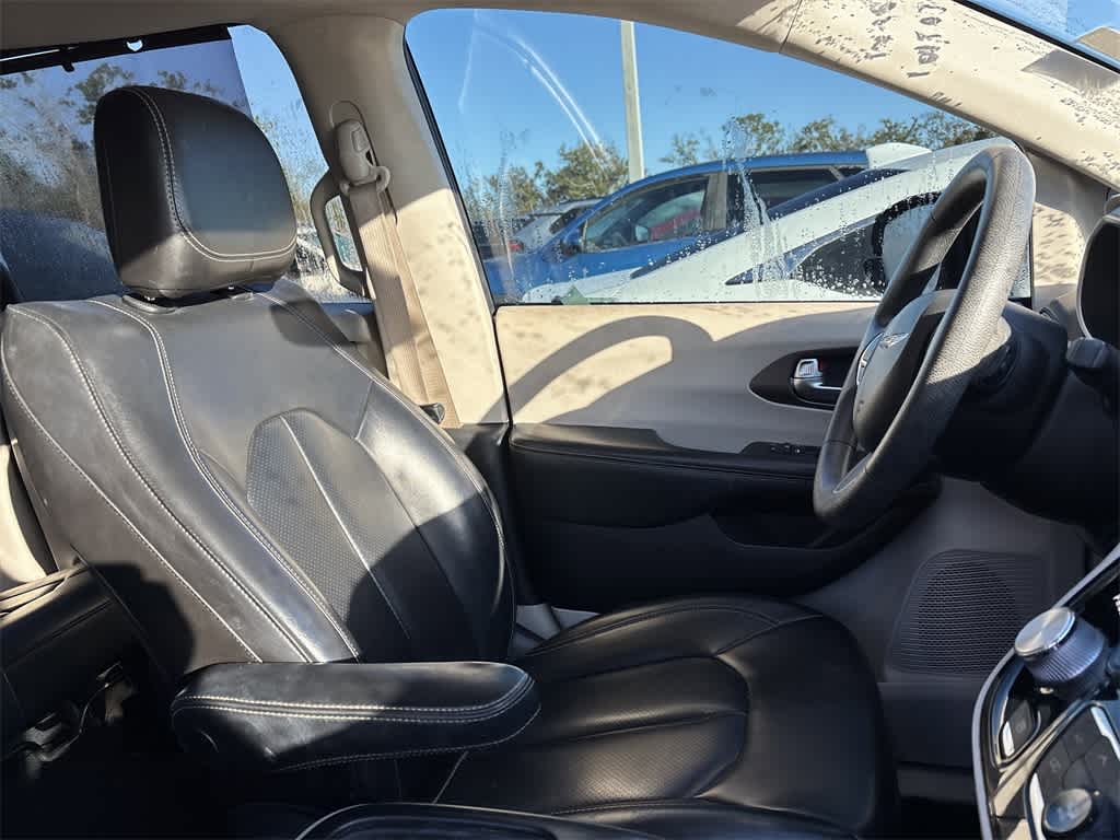 Thumbnail: 2021 Chrysler Voyager - 7