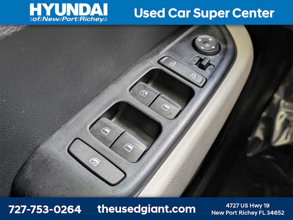 Thumbnail: 2023 Hyundai Venue - 22