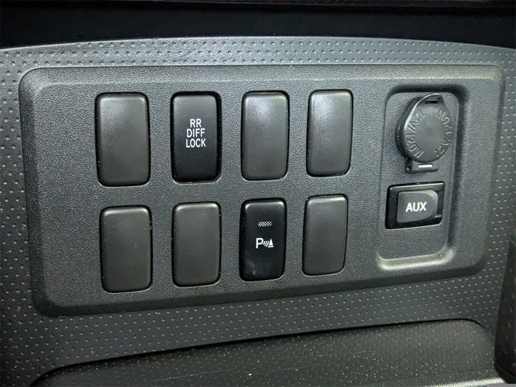 Thumbnail: 2007 Toyota FJ Cruiser - 20