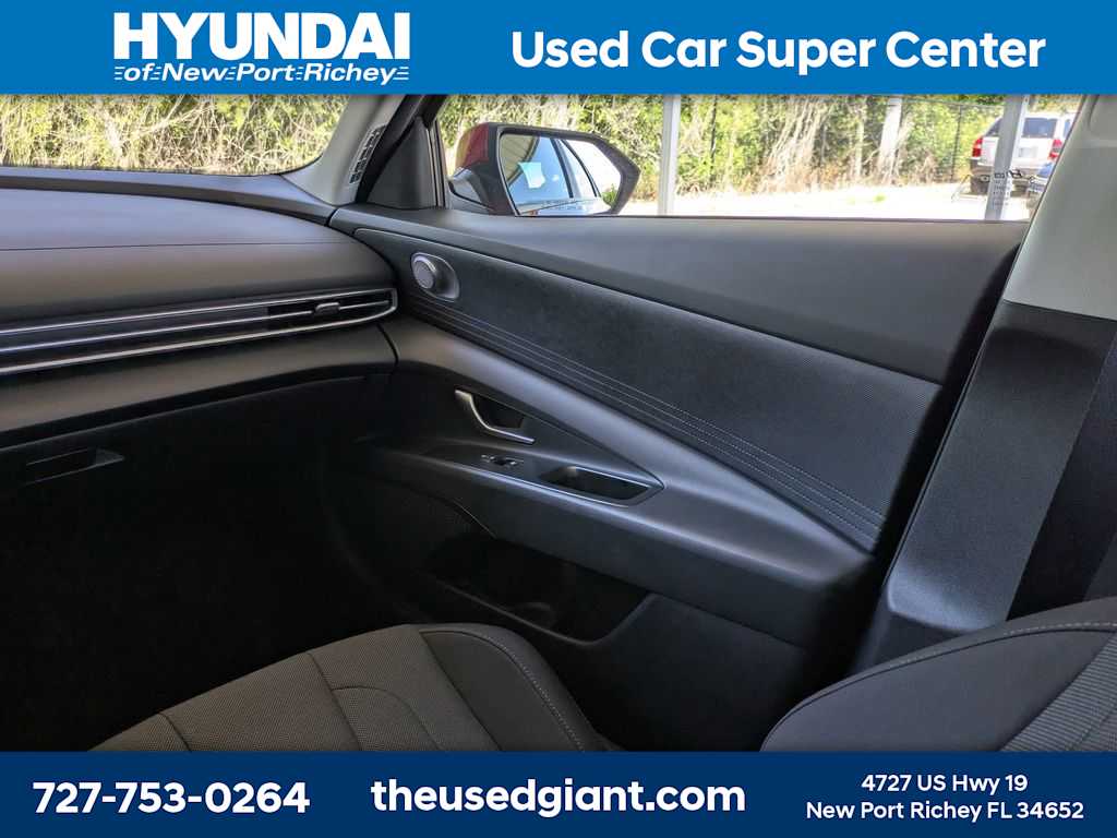 Thumbnail: 2025 Hyundai Elantra - 17