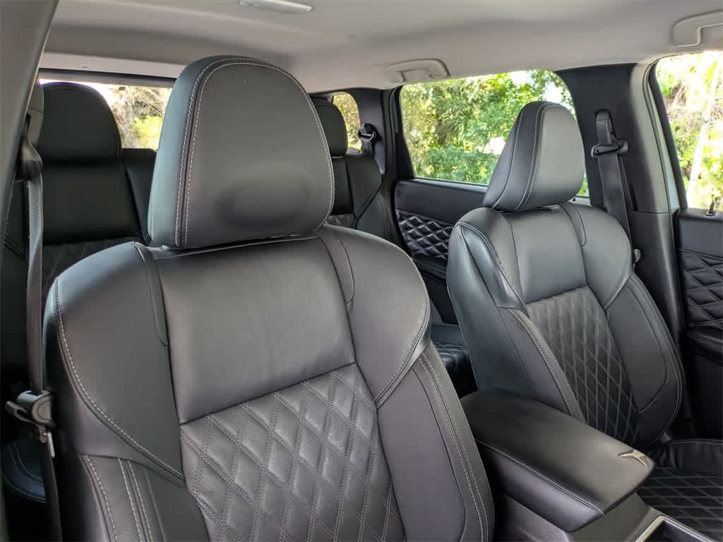 Thumbnail: 2022 Mitsubishi Outlander - 6