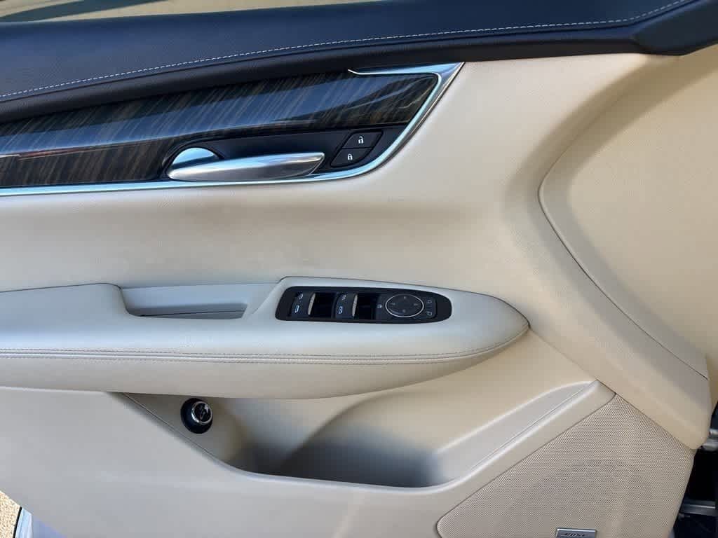 Thumbnail: 2017 Cadillac XT5 - 10