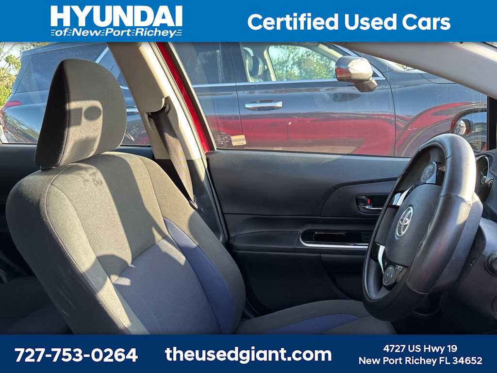 Thumbnail: 2018 Toyota Prius c - 8