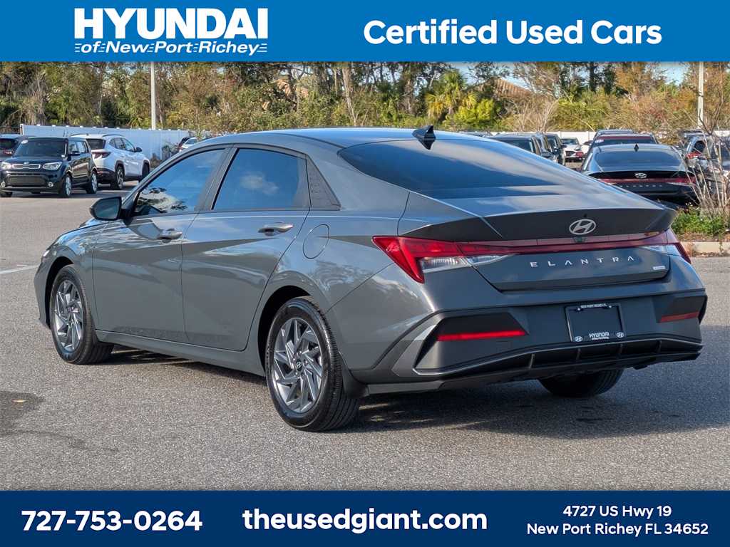 Thumbnail: 2024 Hyundai Elantra - 3