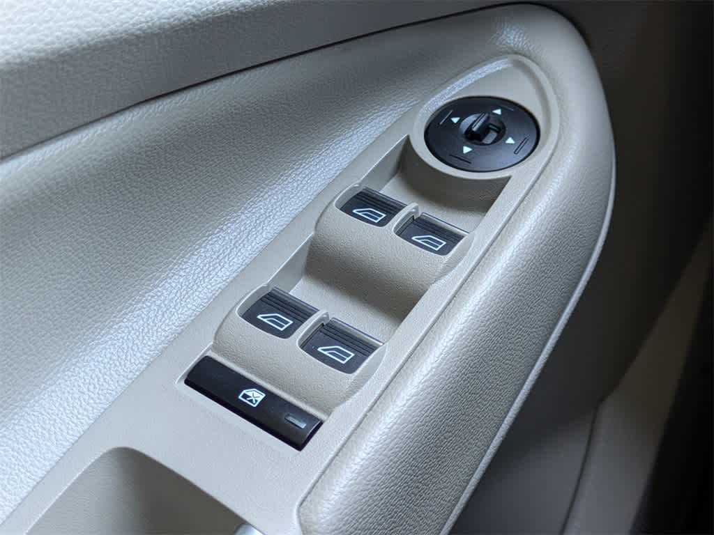 Thumbnail: 2017 Ford Escape - 32