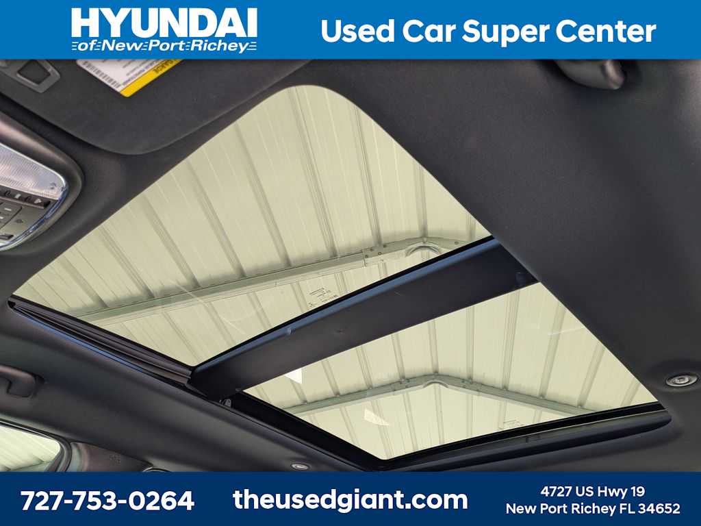 Thumbnail: 2017 Jeep Grand Cherokee - 25