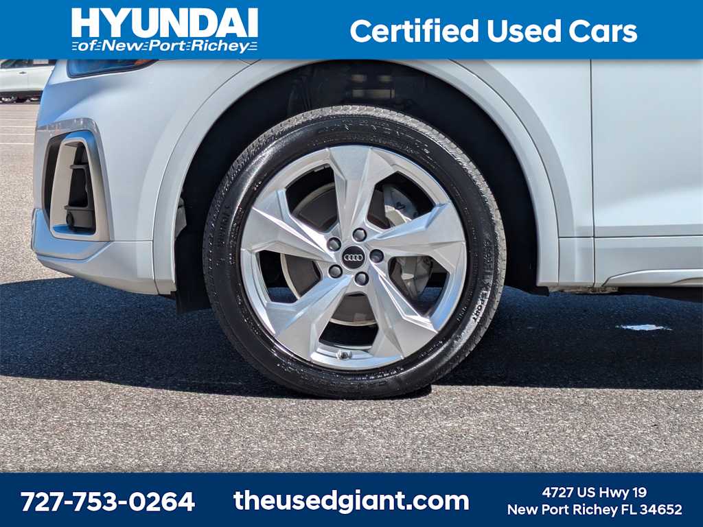 Thumbnail: 2023 Audi Q5 - 10