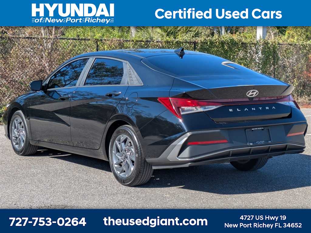 Thumbnail: 2024 Hyundai Elantra - 3