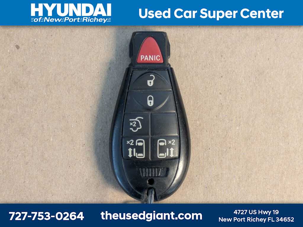 Thumbnail: 2015 Chrysler Town & Country - 37