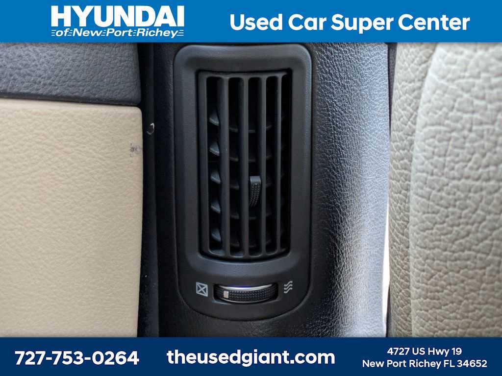 Thumbnail: 2010 Hyundai Santa Fe - 16