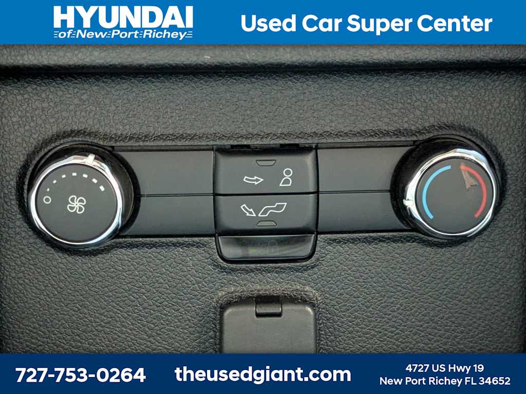 Thumbnail: 2016 Ford Explorer - 20