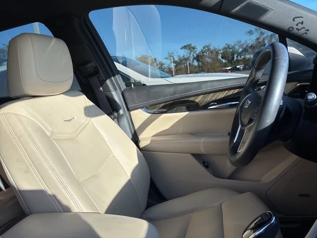 Thumbnail: 2017 Cadillac XT5 - 8