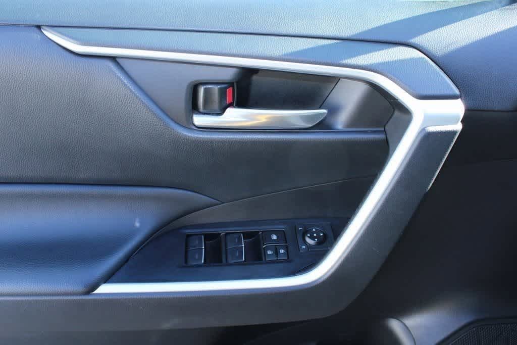 Thumbnail: 2022 Toyota RAV4 - 12