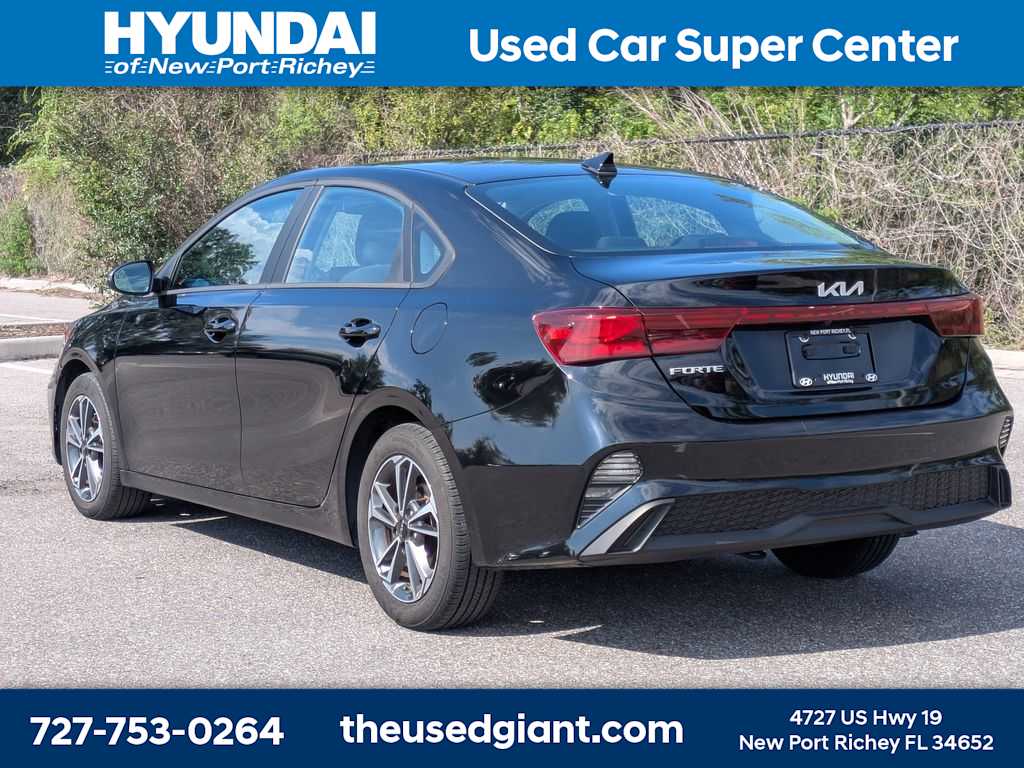 Thumbnail: 2024 Kia Forte - 3