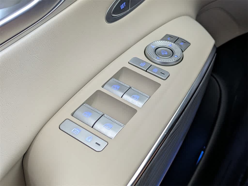 Thumbnail: 2022 Genesis GV70 - 38