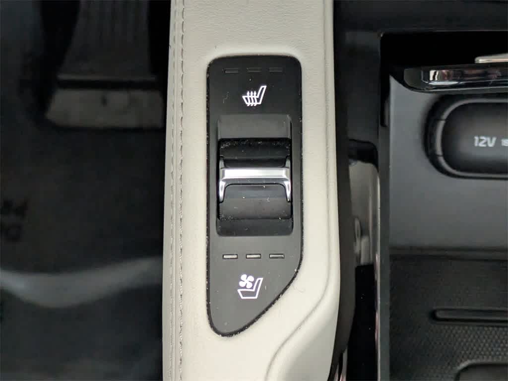 Thumbnail: 2020 Kia Telluride - 32