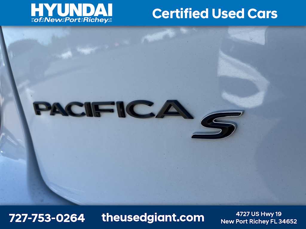 Thumbnail: 2019 Chrysler Pacifica - 5