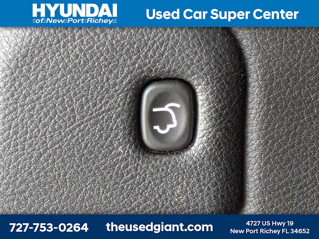 Thumbnail: 2017 Jeep Grand Cherokee - 12