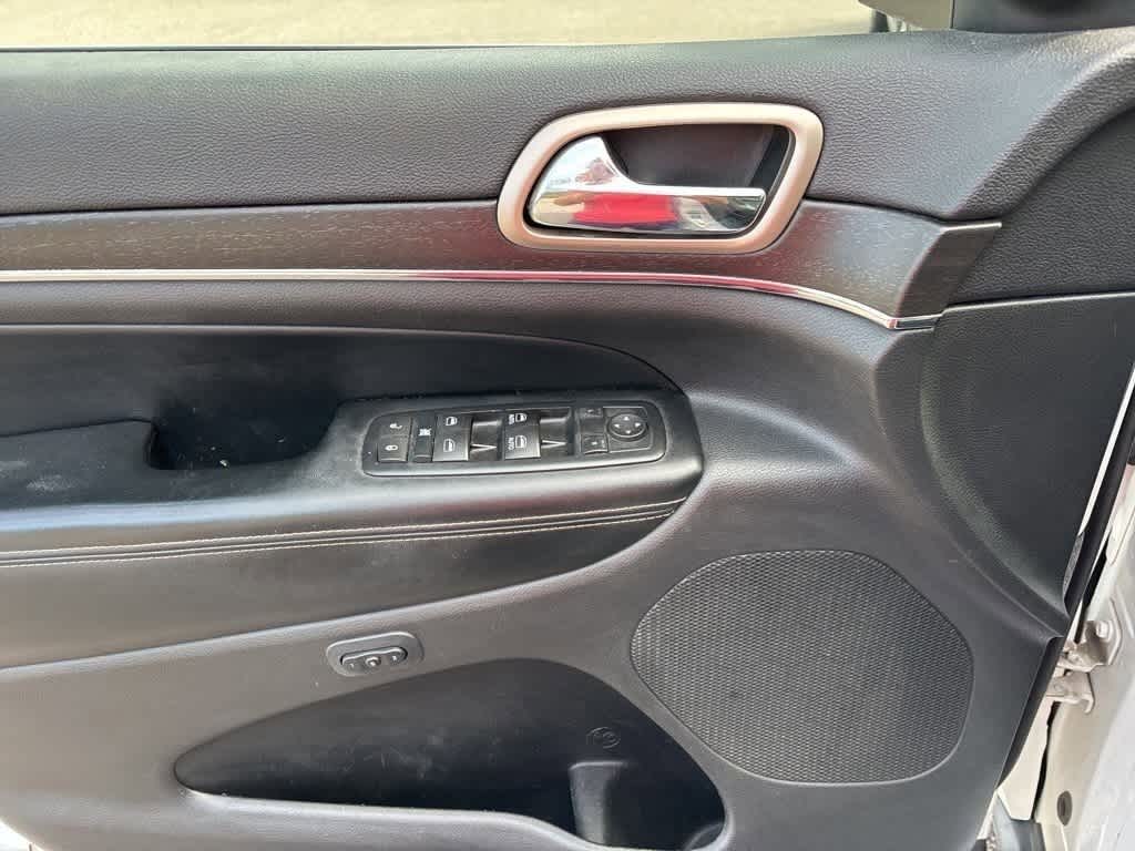 Thumbnail: 2016 Jeep Grand Cherokee - 12