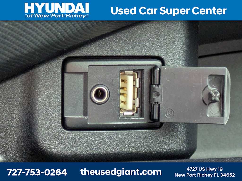 Thumbnail: 2018 Toyota Prius c - 23