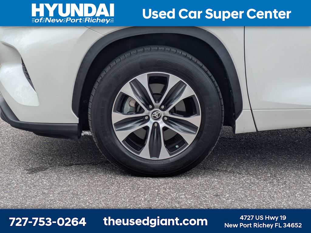 Thumbnail: 2021 Toyota Highlander - 10