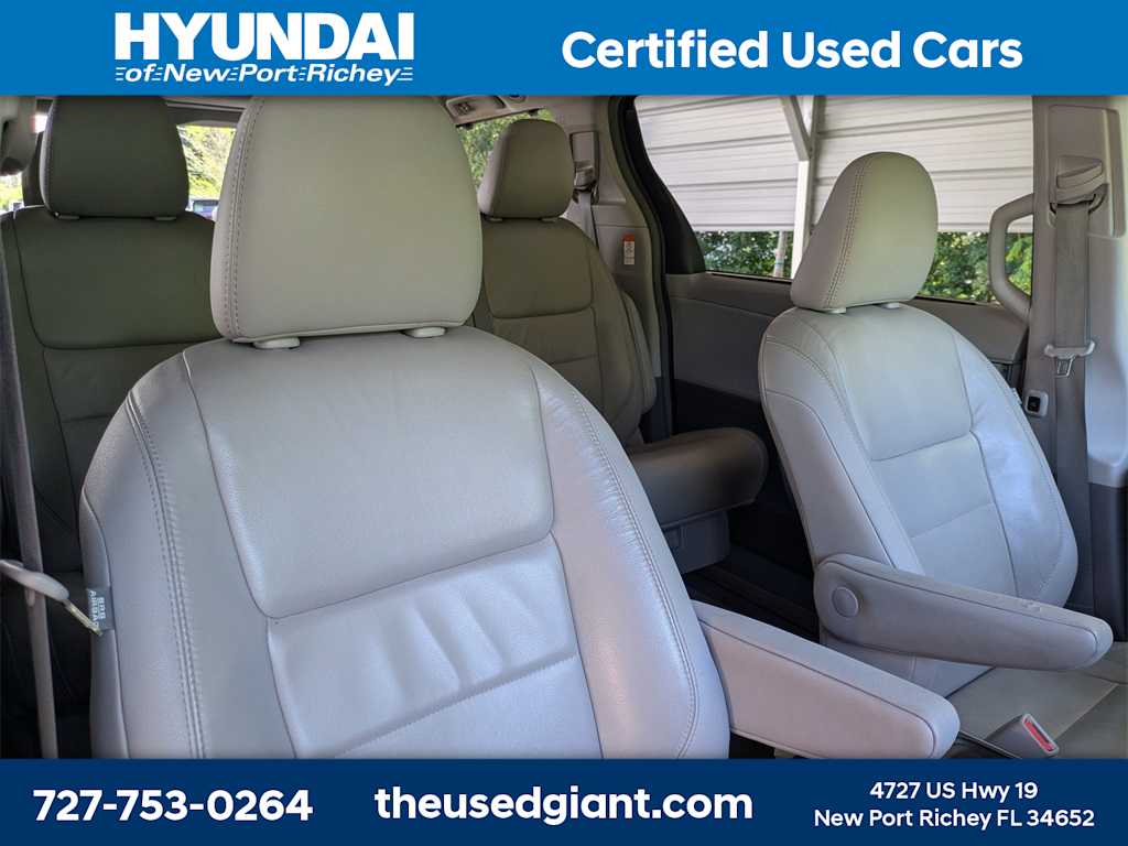 Thumbnail: 2018 Toyota Sienna - 6