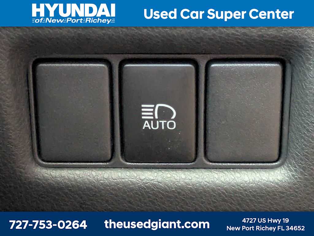 Thumbnail: 2021 Toyota C-HR - 24