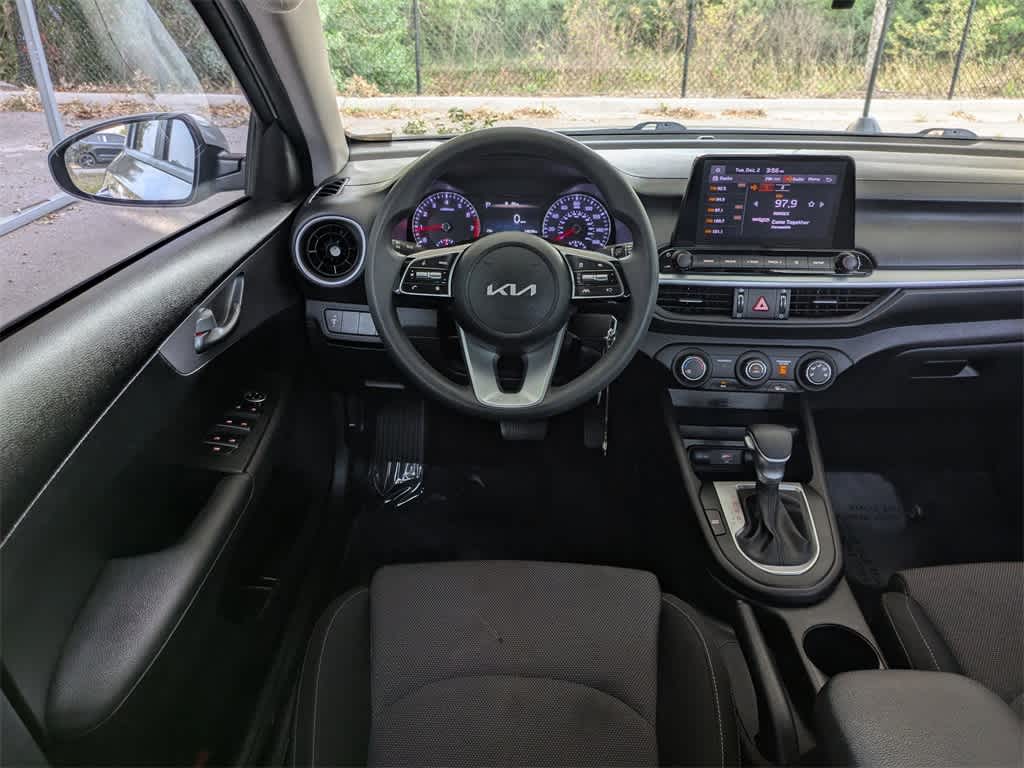 Thumbnail: 2022 Kia Forte - 15