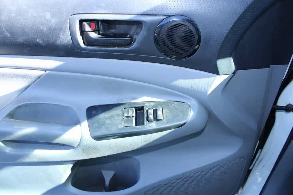 Thumbnail: 2015 Toyota Tacoma - 10