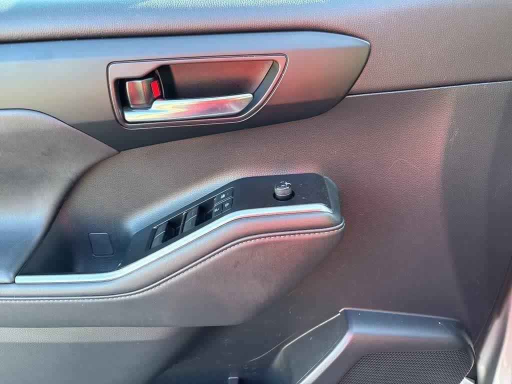 Thumbnail: 2021 Toyota Highlander - 12