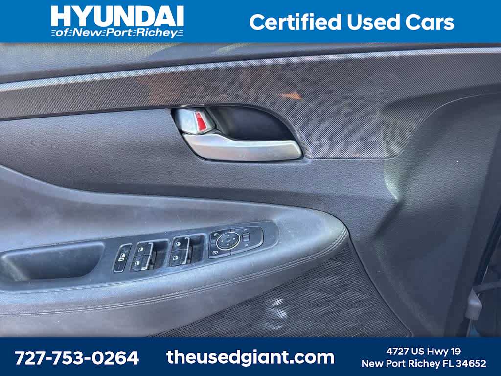 Thumbnail: 2022 Hyundai Santa Fe - 9