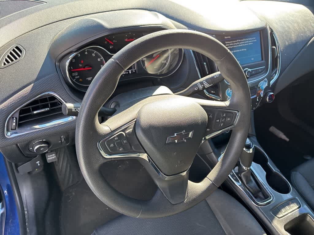 Thumbnail: 2019 Chevrolet Cruze - 10