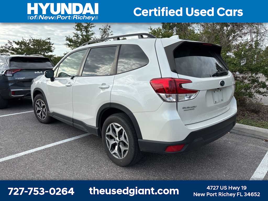 2023 Subaru Forester Premium 2
