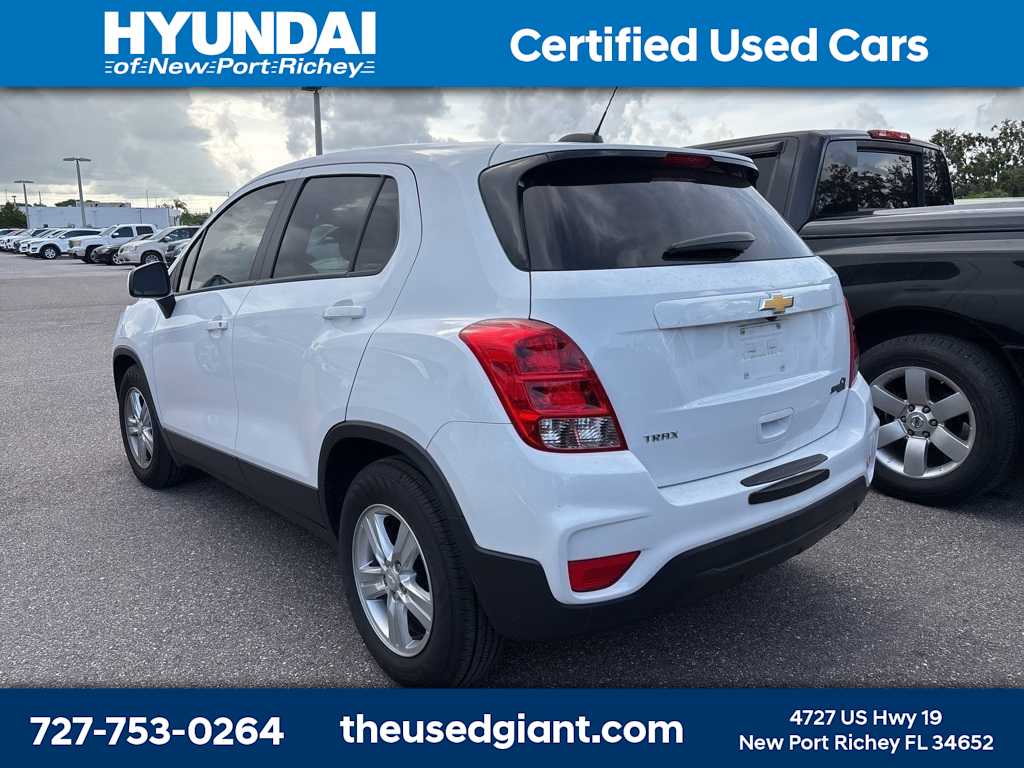 Thumbnail: 2022 Chevrolet Trax - 2