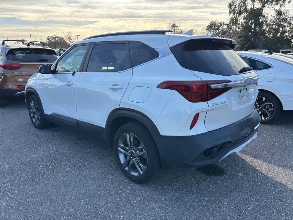 Thumbnail: 2022 Kia Seltos - 2