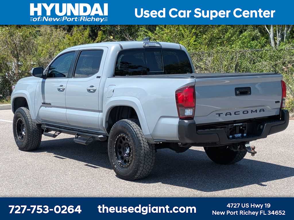 Thumbnail: 2019 Toyota Tacoma - 3