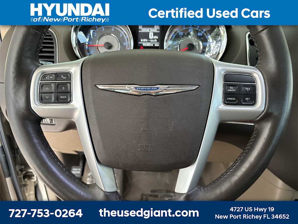 Thumbnail: 2015 Chrysler Town & Country - 40