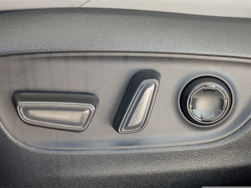 Thumbnail: 2024 Toyota Venza - 25