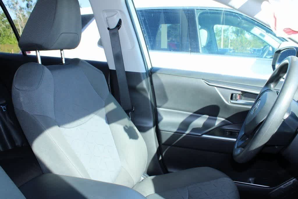 Thumbnail: 2022 Toyota RAV4 - 8