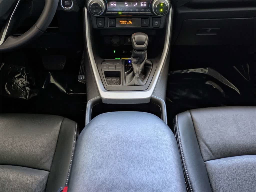 Thumbnail: 2022 Toyota RAV4 - 23