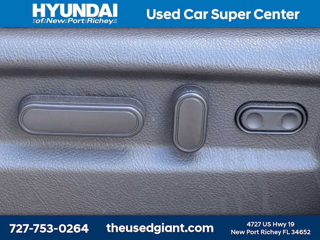 Thumbnail: 2010 Hyundai Santa Fe - 22