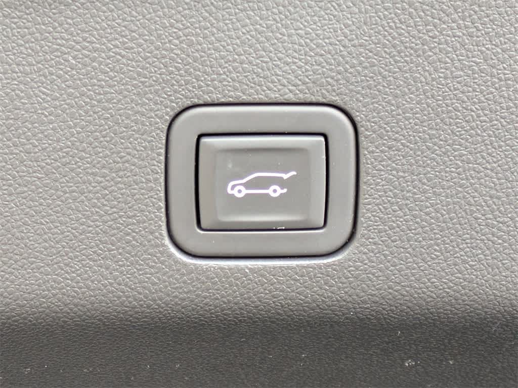 Thumbnail: 2023 Chevrolet Tahoe - 13