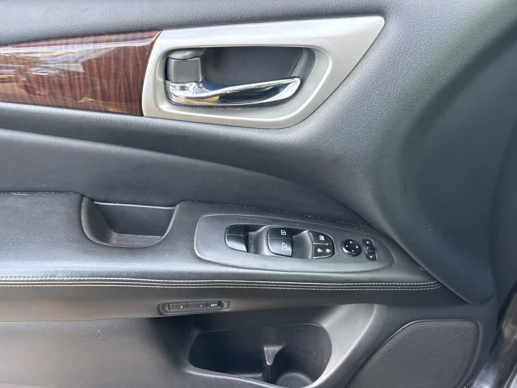 Thumbnail: 2015 Nissan Pathfinder - 11