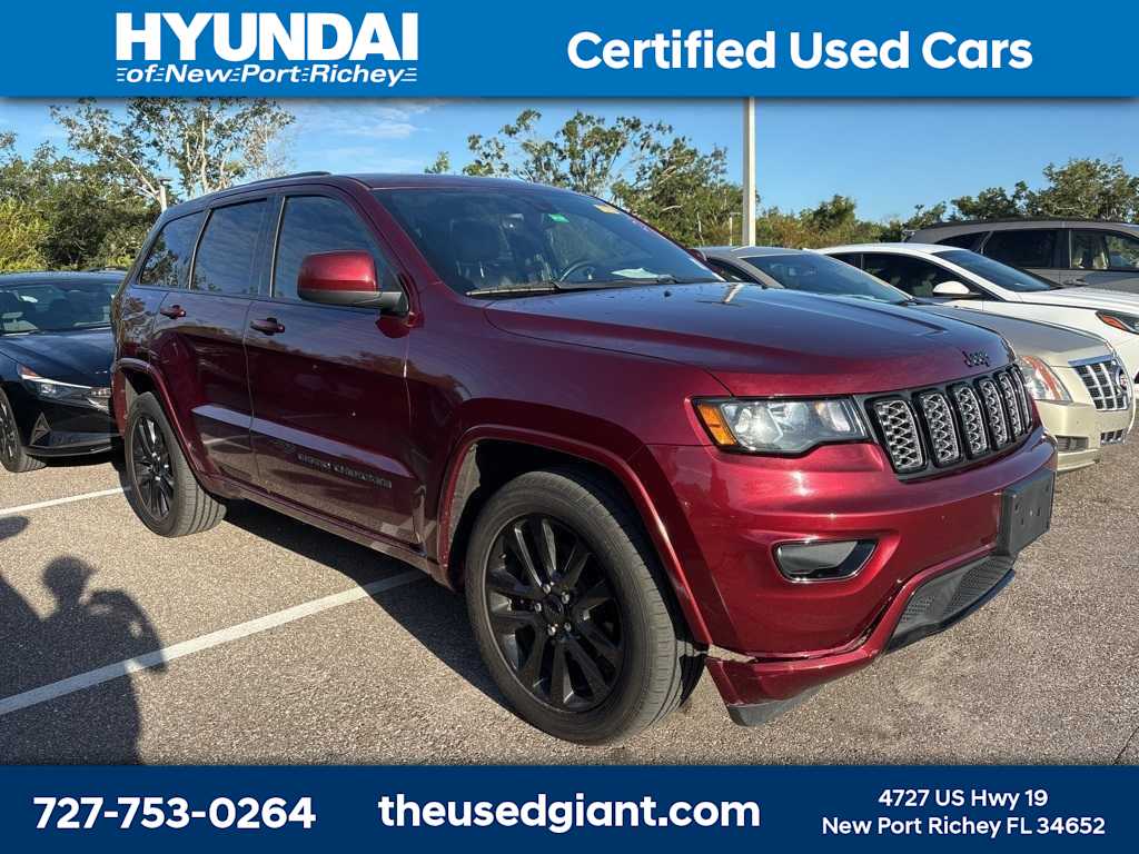 Thumbnail: 2017 Jeep Grand Cherokee - 4